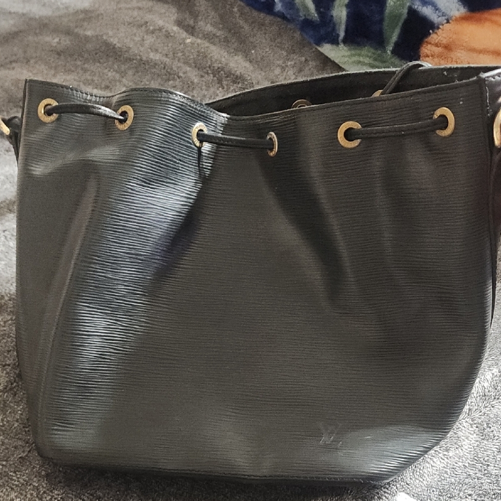 Louis Vuitton Black and Gold Shoulder Bag with Leather Finish